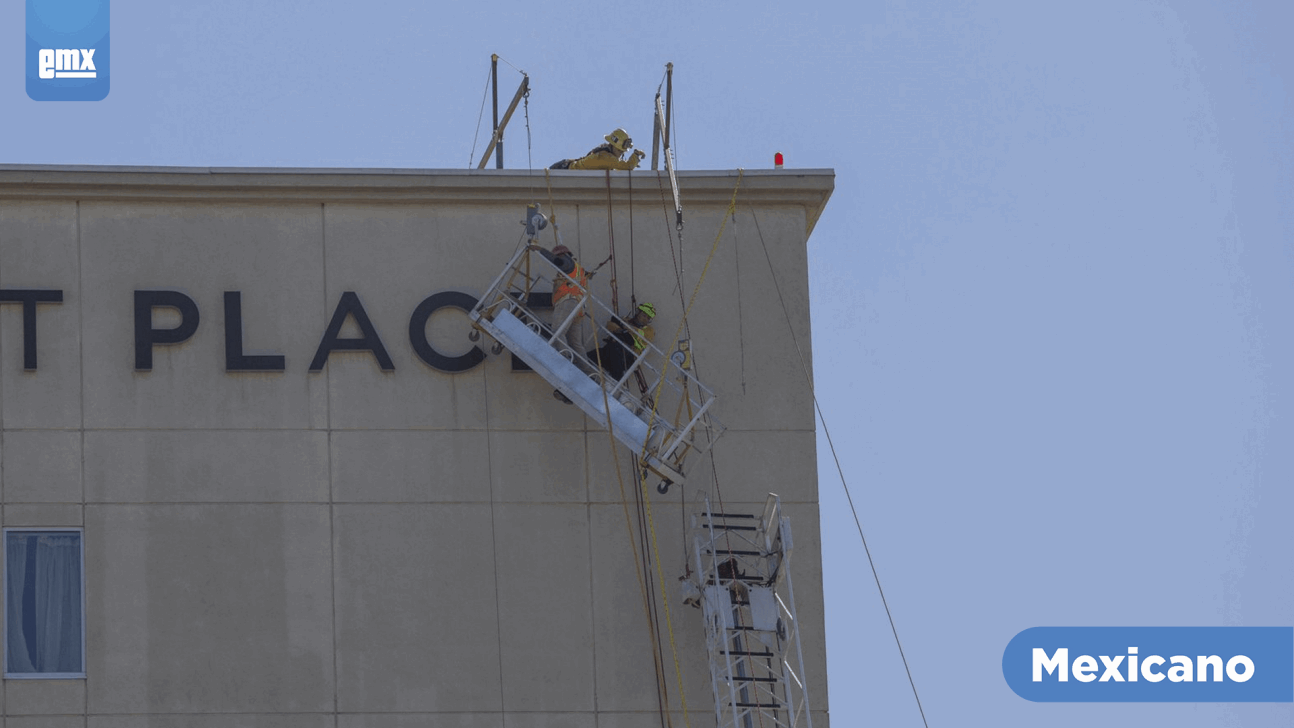 EMX-Rescatan trabajadores a más de 30 metros de altura en Tijuana