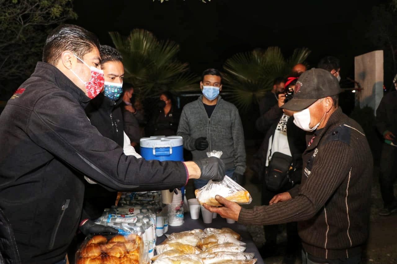 EMX-Comparte Ayala cena navideña con 200 personas en condición de calle