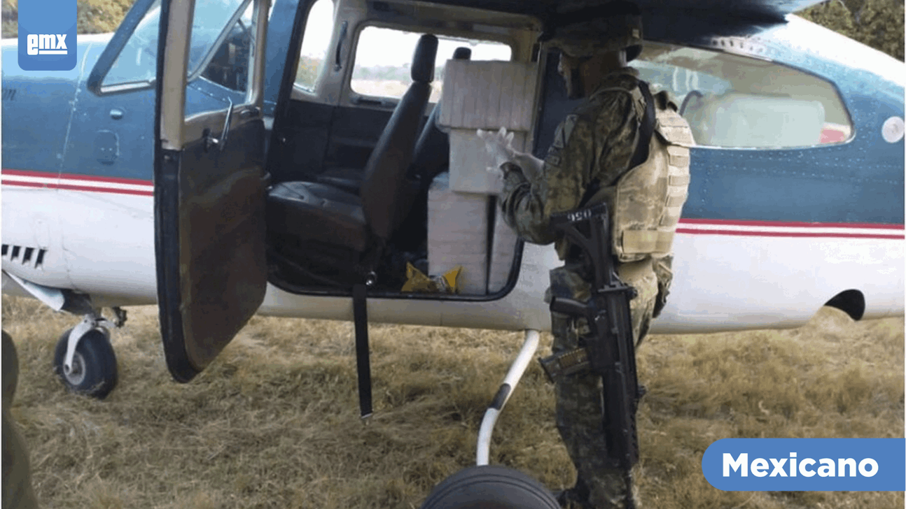 EMX-Ejército incauta avioneta abandonada con 400 kilos de cocaína en Oaxaca