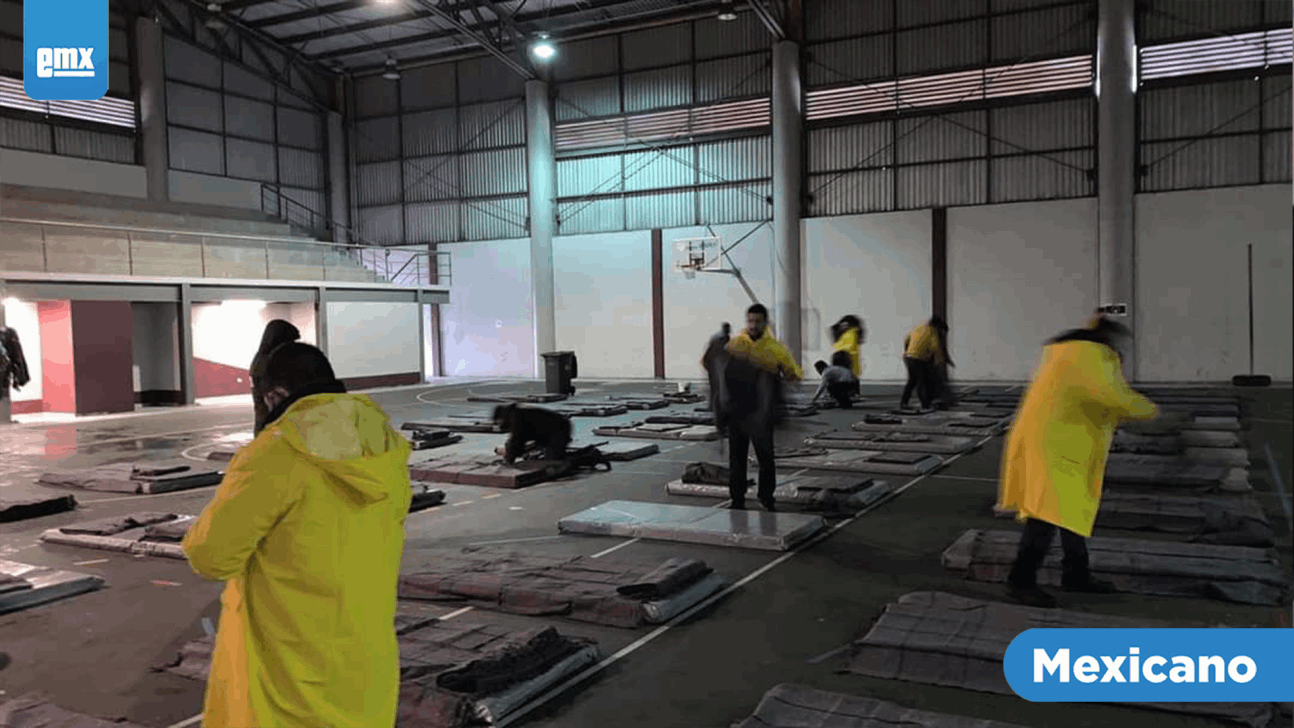 EMX-Continúan migrantes bajo la lluvia en Tijuana