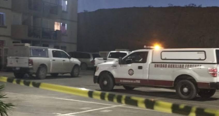 EMX-Con ráfagas de fusil de asalto, acribillan a una pareja en fraccionamiento natura
