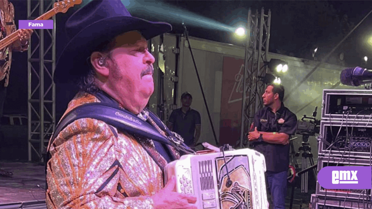 EMX-VIDEO: Ramón Ayala pierde el equilibrio y cae en pleno escenario