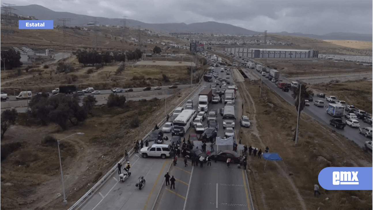 EMX-Manifestantes bloquean bulevar 2000