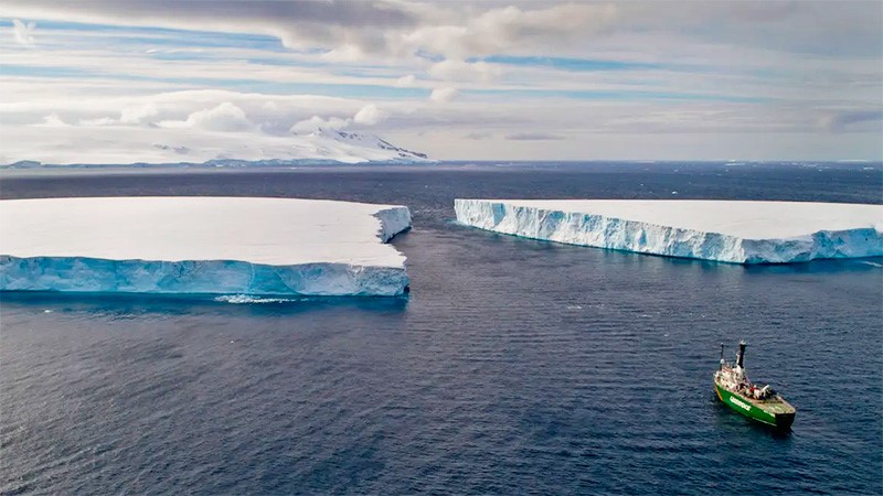 EMX-Iceberg gigante A-68A se parte casi a la mitad