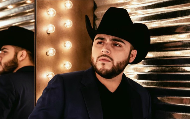 EMX-Hace dueto norteño Gerardo Ortíz
