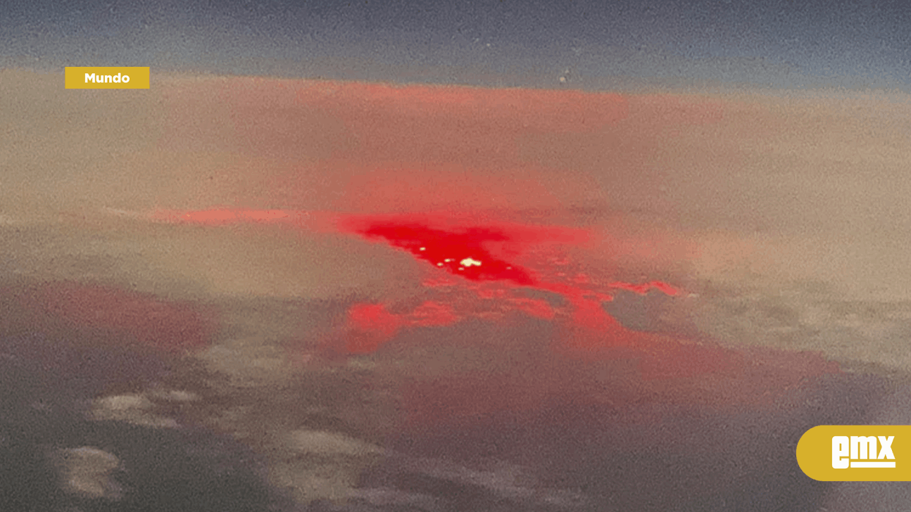 EMX-El misterioso resplandor rojo que captó un piloto mientras sobrevolaba el océano Atlántico