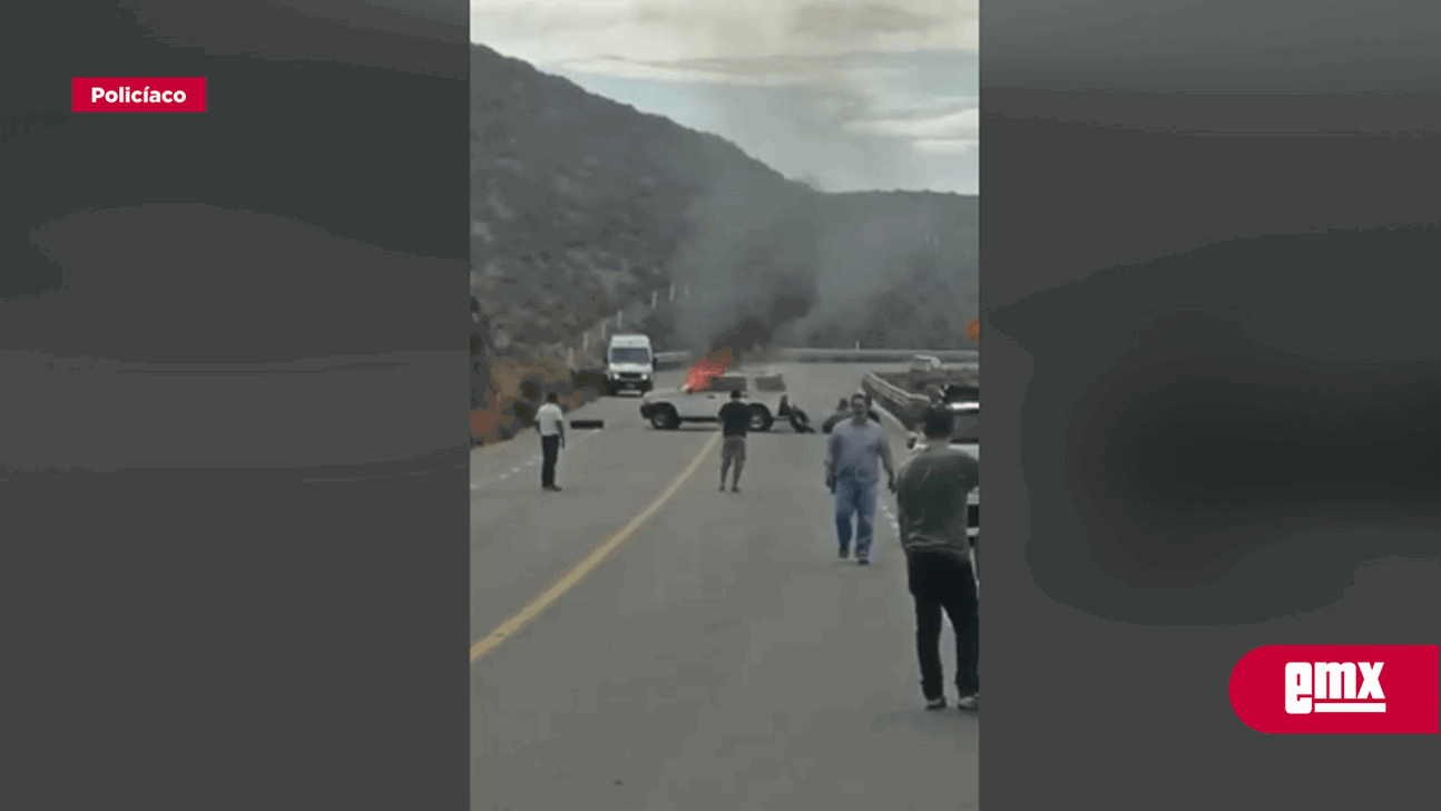 EMX-Queman auto en carretera Tijuana-Ensenada