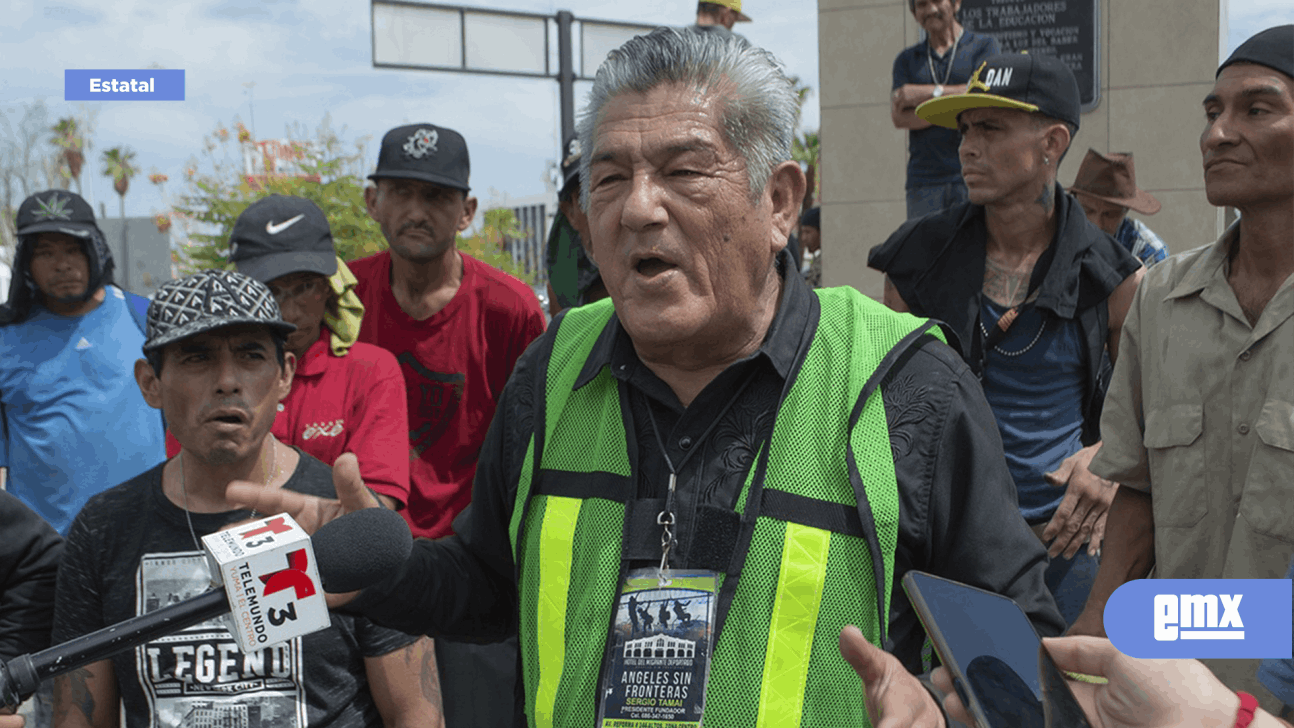 EMX-Hacen migrantes deportados de EU marcha en el centro cívico