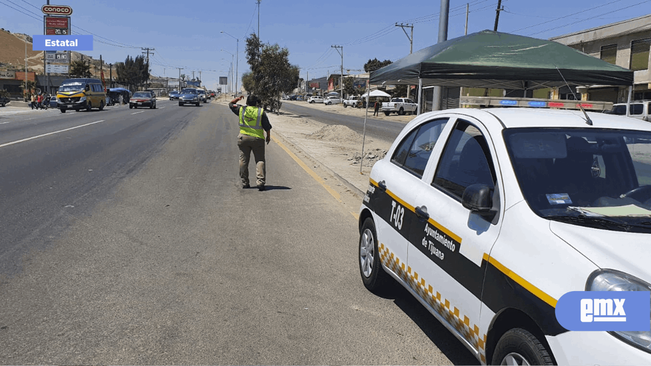EMX-Inspectores de la secretaría de movilidad urbana agilizan flujo vehícular