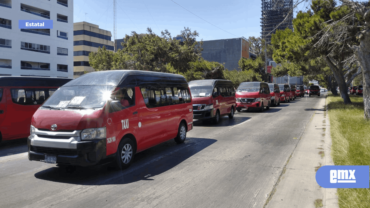 EMX-Taxis Rojo y Negro realizan caravana-protesta contra el IMOS 