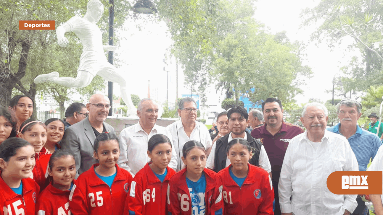 EMX-Devela el Salón de la Fama escultura en honor al Futbol