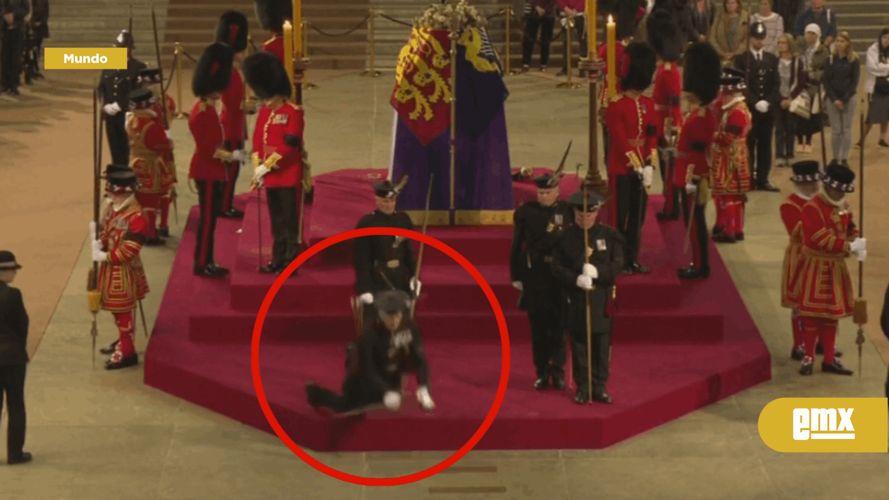 EMX-Guardia de la realeza se desmaya cuando custodiaba ataúd de la Reina Isabel