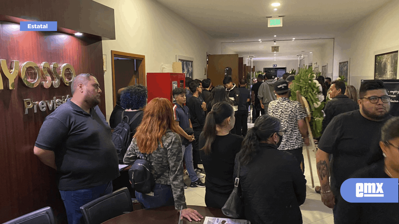 EMX-Familiares y ciudadanos en el funeral de José Alberto Cantero