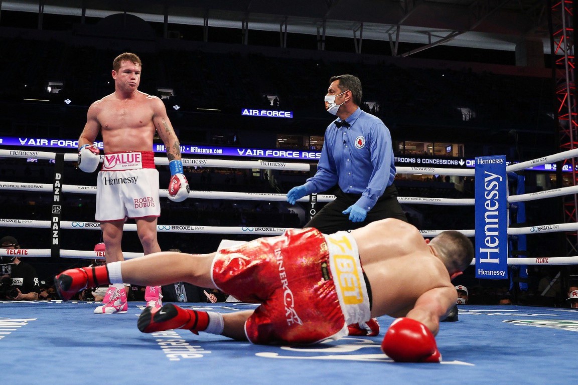 EMX-Supera Canelo sin problema a Yildirim 