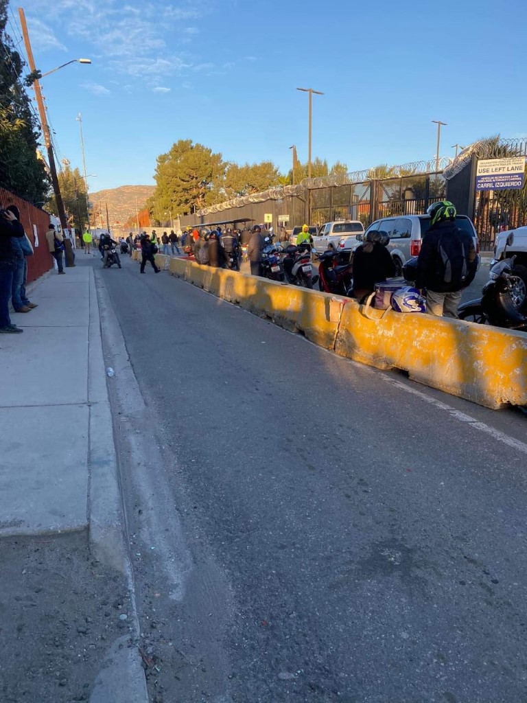 EMX-Cierran garita en Tecate por intento de cruce violento
