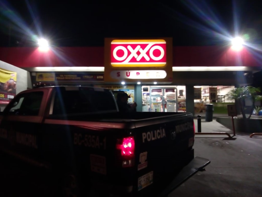 EMX-Asaltan Oxxo en bulevar Casa Blanca 