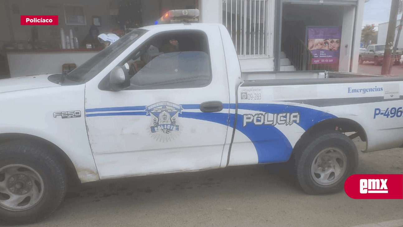 EMX-Roban patrulla de la Policía de Tijuana; de los patios de la Margarito Saldaña 