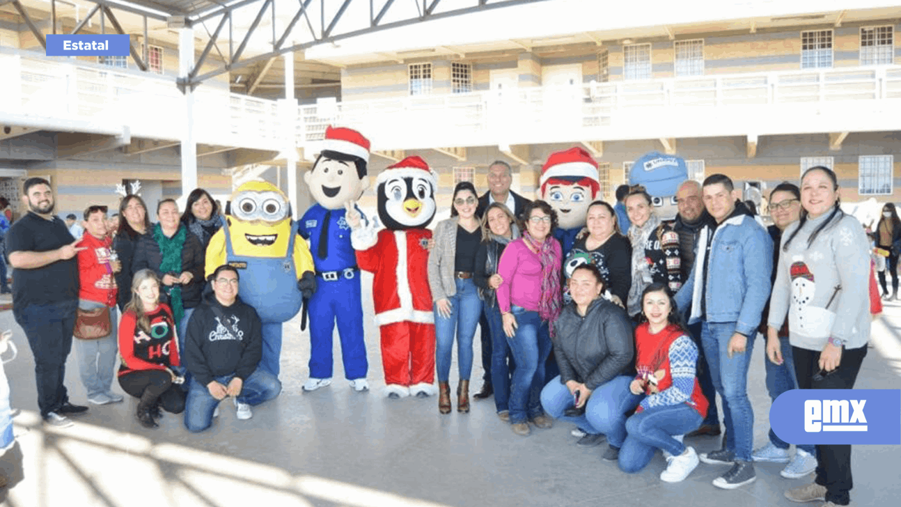 EMX-DSPM, docentes e iniciativa privada regalan posada navideña a niños de escuela primaria
