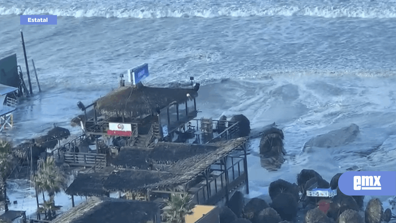 EMX-El oleaje en Playas de Rosarito inunda negocios