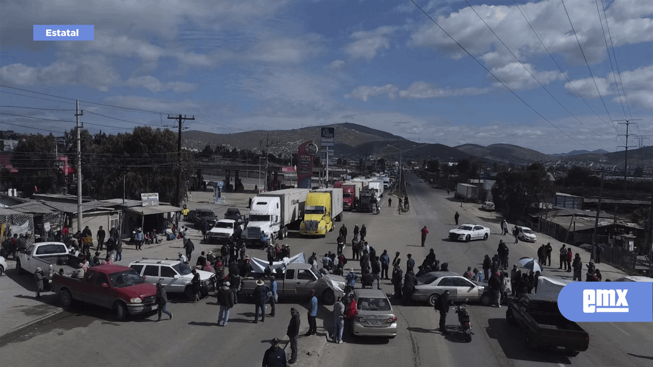 EMX-Caos vial por cierre de carretera Tijuana-Tecate