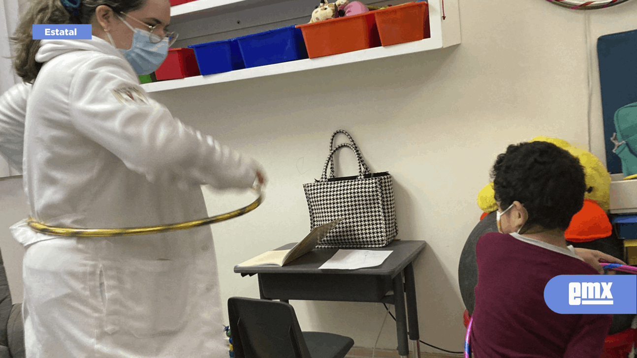 EMX-Imparte ISSSTECALI Ensenada taller para padres y madres de niñas y niños en espectro autista 