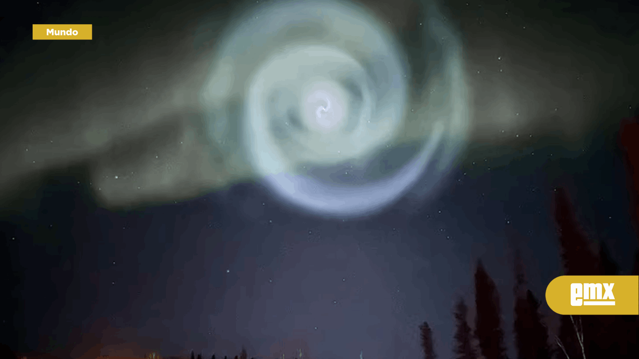 EMX-Increíble fenómeno en los cielos de Alaska: una inusual espiral azul apareció en medio de auroras boreales