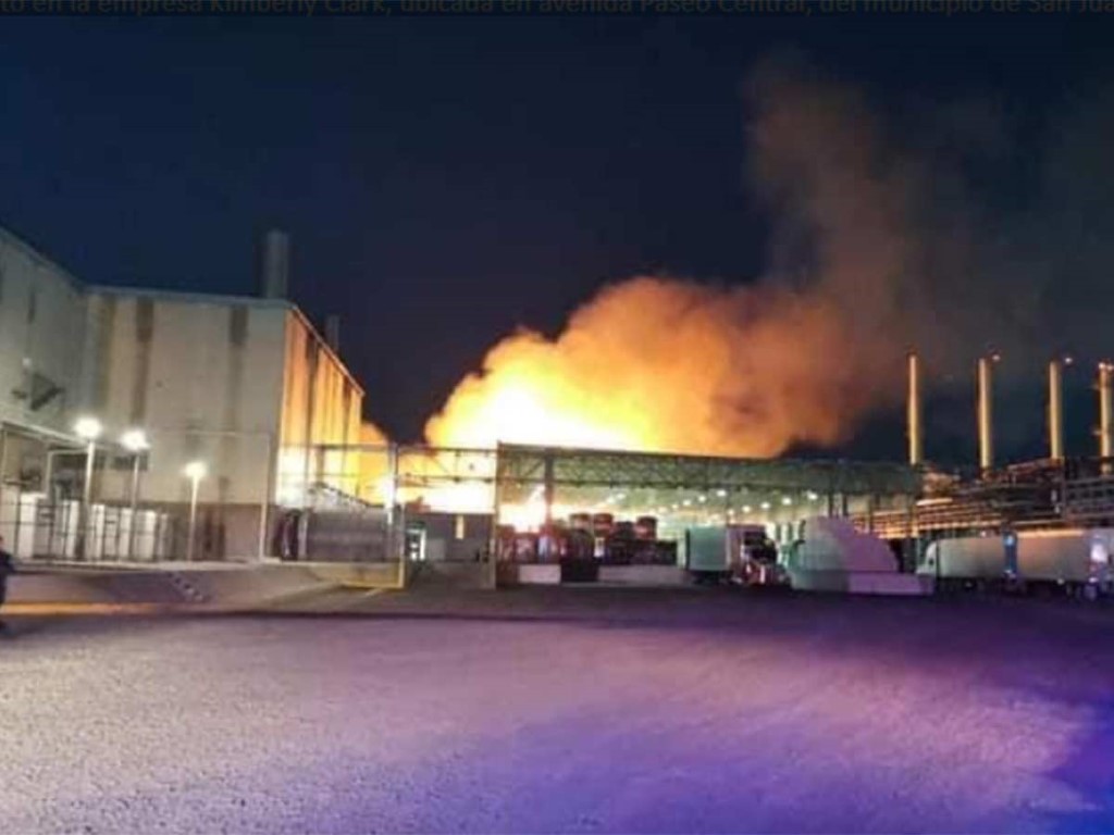 EMX-Arde Kimberly-Clark en Querétaro; evacuan a trabajadores
