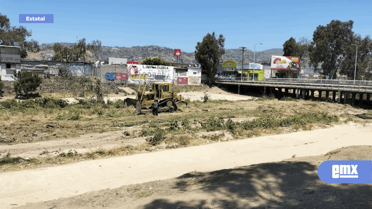 EMX-Realiza Gobierno de Ensenada limpieza y desazolve en cauce de arroyos