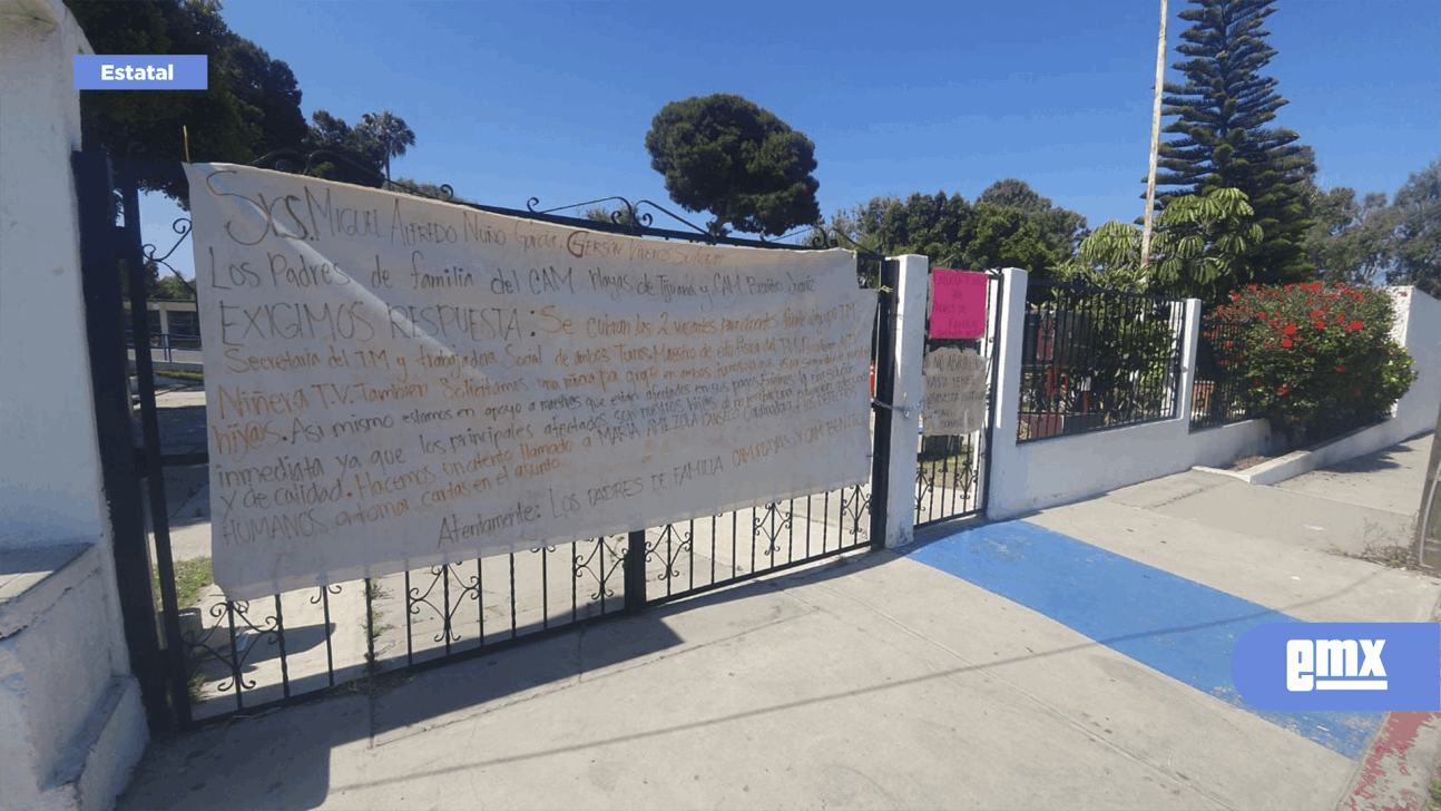 EMX-Padres de familia toman el Centro de Atención Múltiple (CAM) 