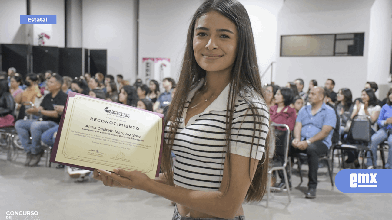 EMX-Reciben becas alumnos de Universidad Xochicalco