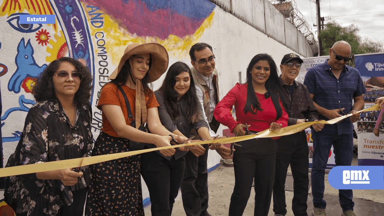 EMX-Inaugura Montserrat Caballero Mural Comunitario en la garita de Otay