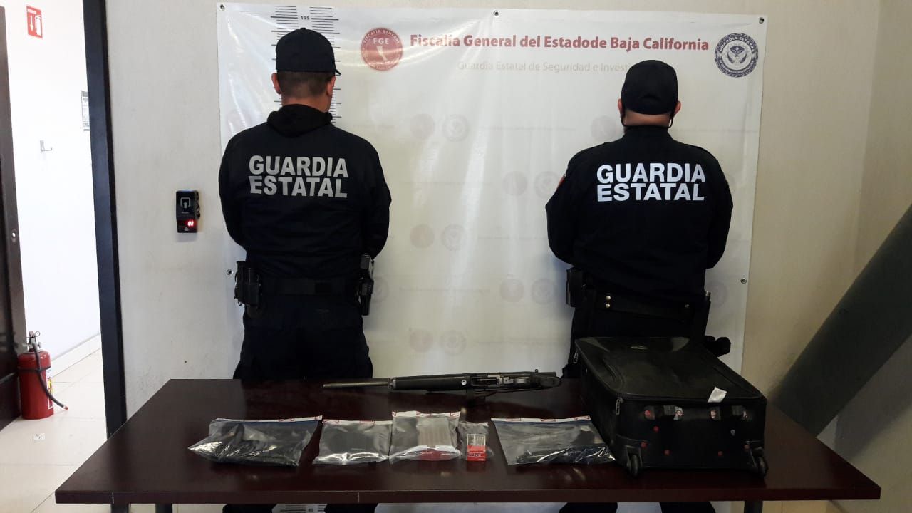 EMX-Encuentra FGE armas en maleta abandonada