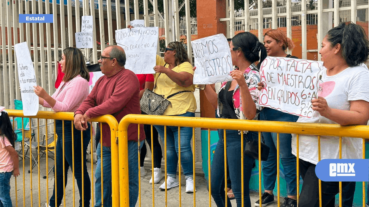 EMX-Toman padres de familia primaria “José Santos Valdés” de Infonavit Lomas del Porvenir