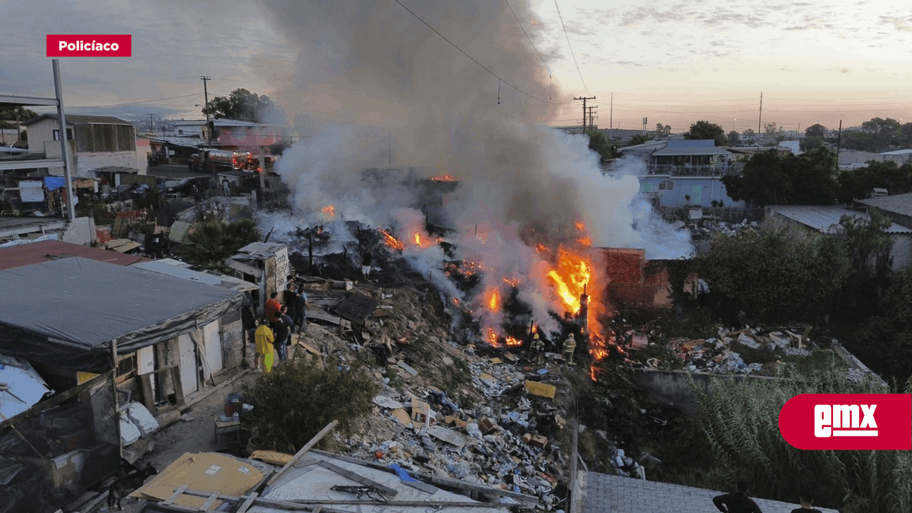 EMX-Se incendia casa abandonada en la colonia obrera en Tijuana