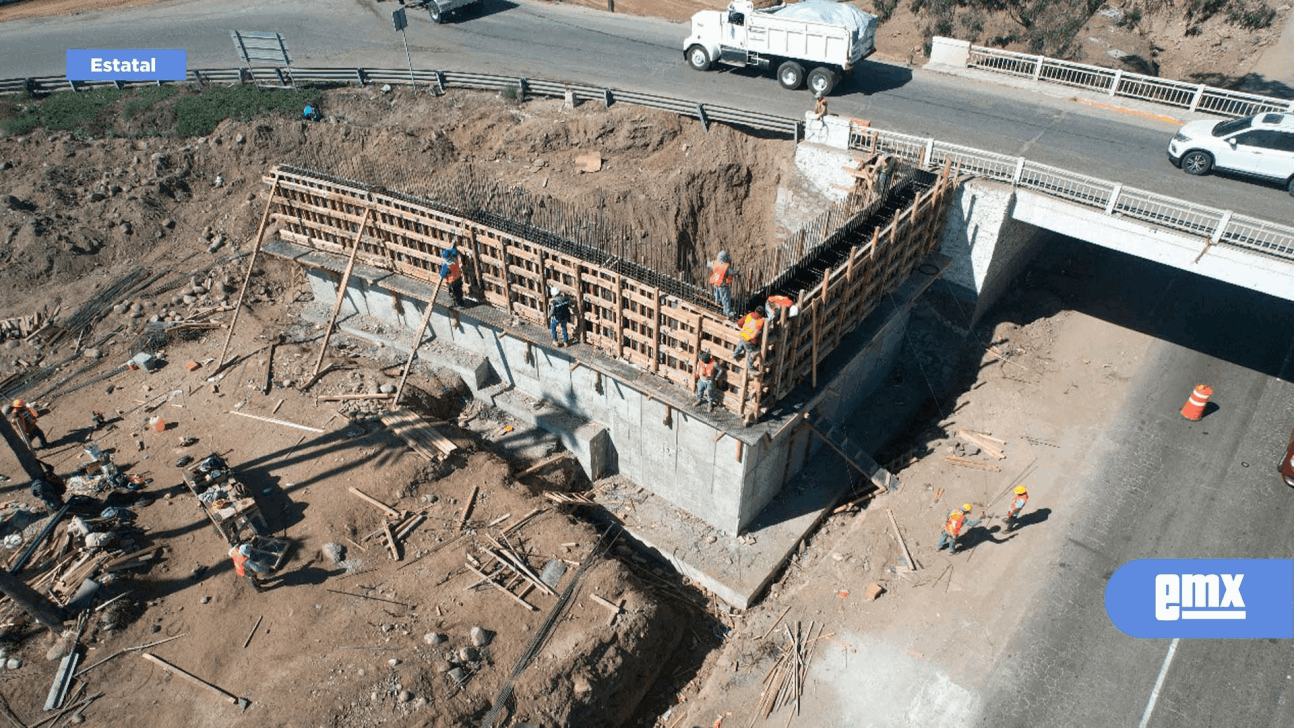 EMX-Trabajan en el nodo vial El Sauzal en Ensenada