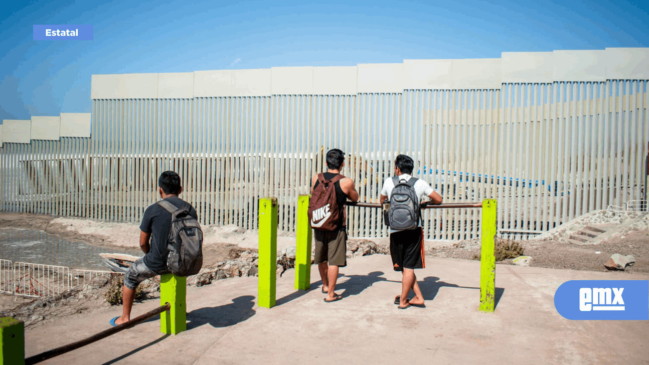 EMX-Aparece tramo de muro fronterizo de paquete, en Playas de Tijuana