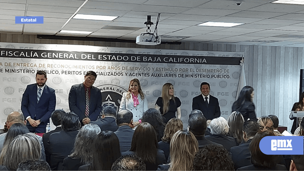 EMX-ENTREGAN RECONOCIMIENTOS A PERSONAL DE LA FGE
