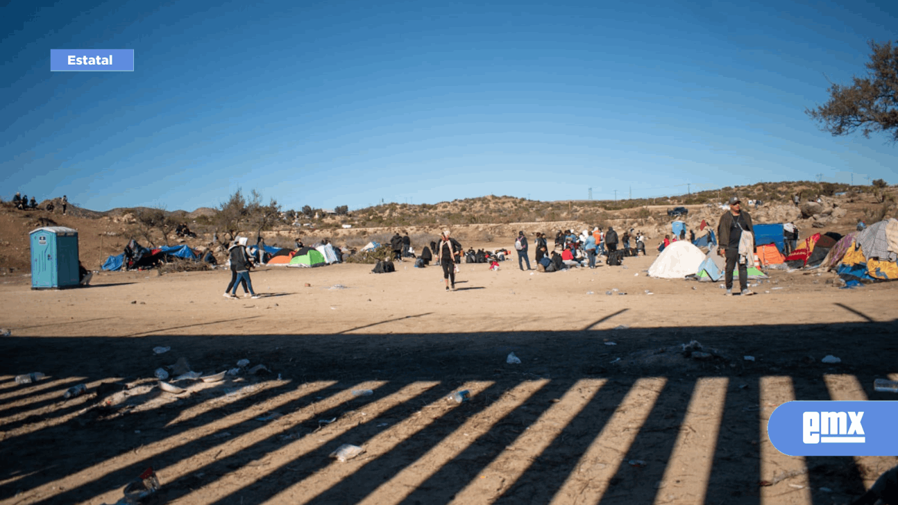 EMX-Decenas de migrantes improvisan campamento en el ejido Jacume