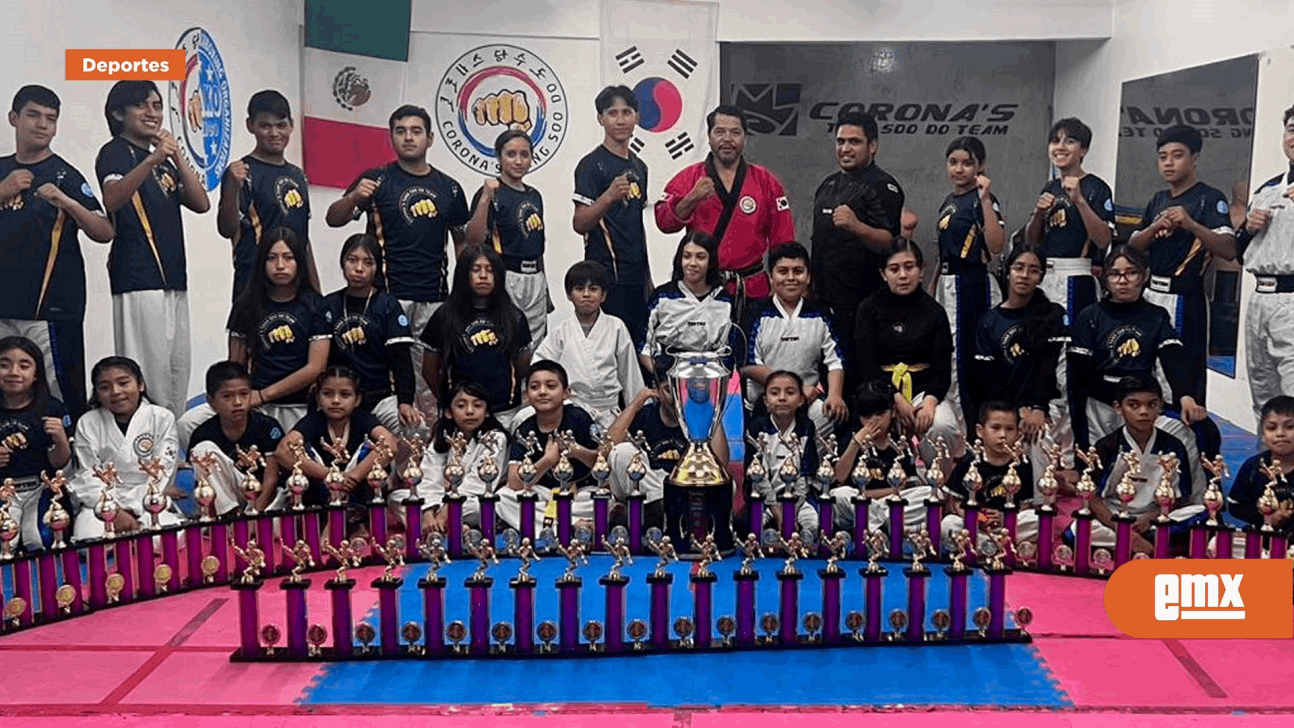 EMX-Sorprende Academia Corona's Tang Soo Do Tesm en festival