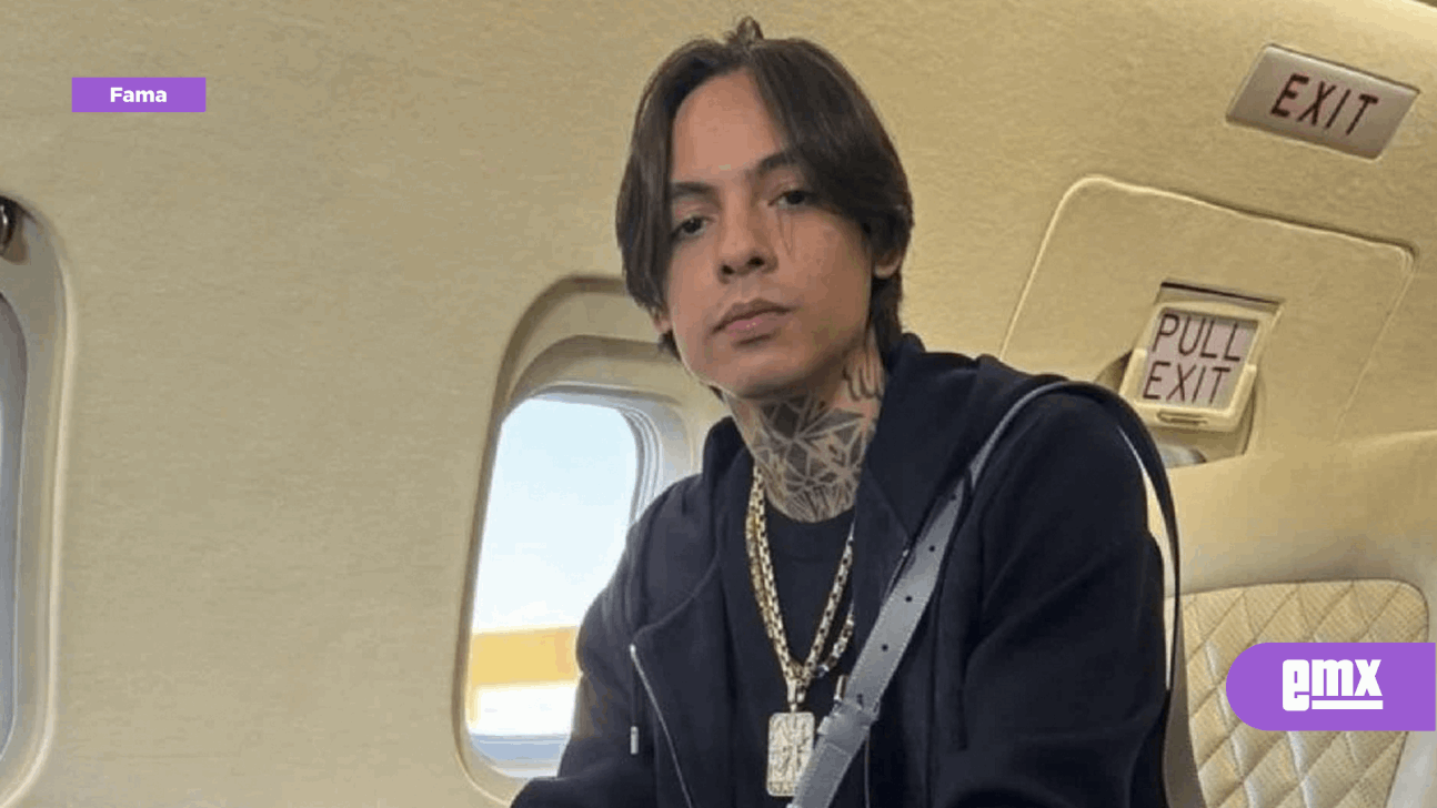 EMX-Video: Natanael Cano besa y 'chulea' a su guitarrista durante concierto