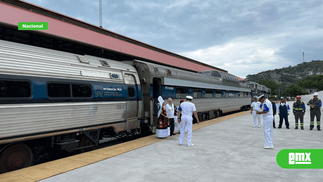 EMX-López Obrador supervisa tramo Coatzacoalcos-Teapa del Tren Interoceánico