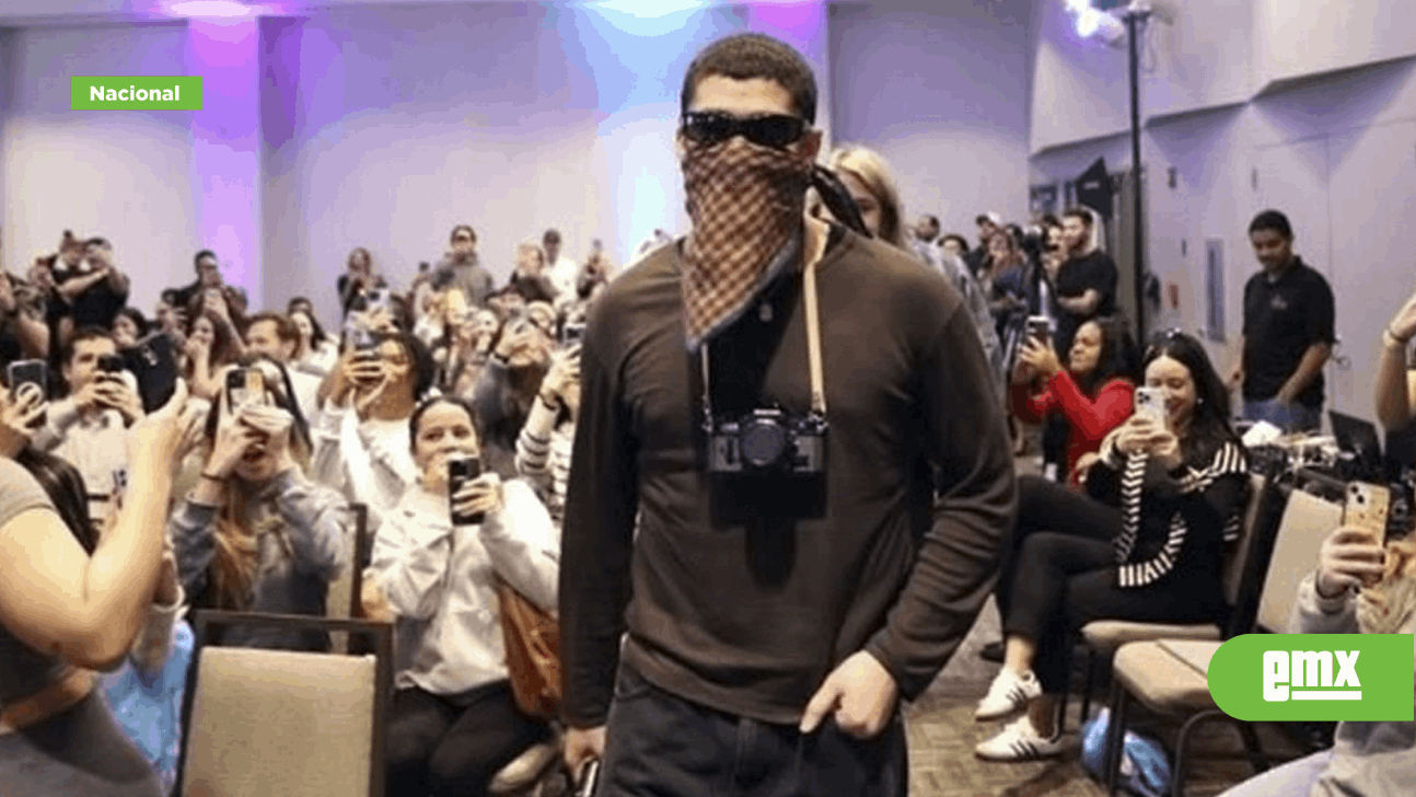 EMX-Bad Bunny da cátedra de negocios en universidad 