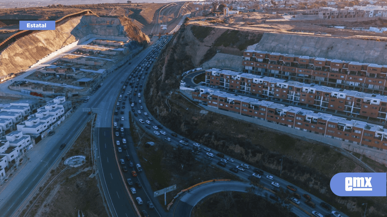 EMX-Fuerte tráfico en salida de Playas de Tijuana