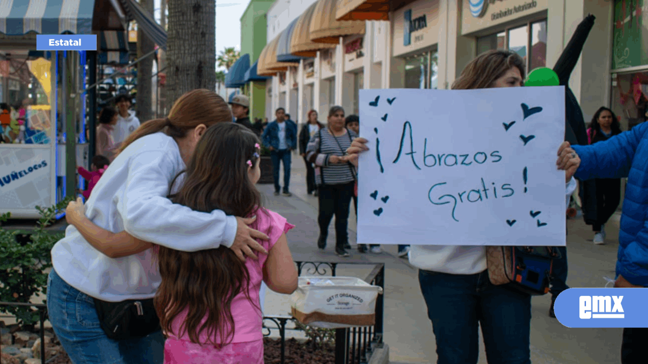 EMX-Profesionales de la psicología ofrecen abrazos gratuitos en la vía pública