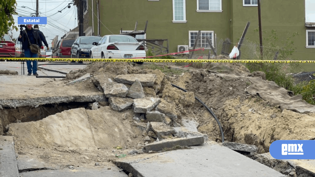 EMX-Colapsa calle de la parte baja de la colonia Del Río