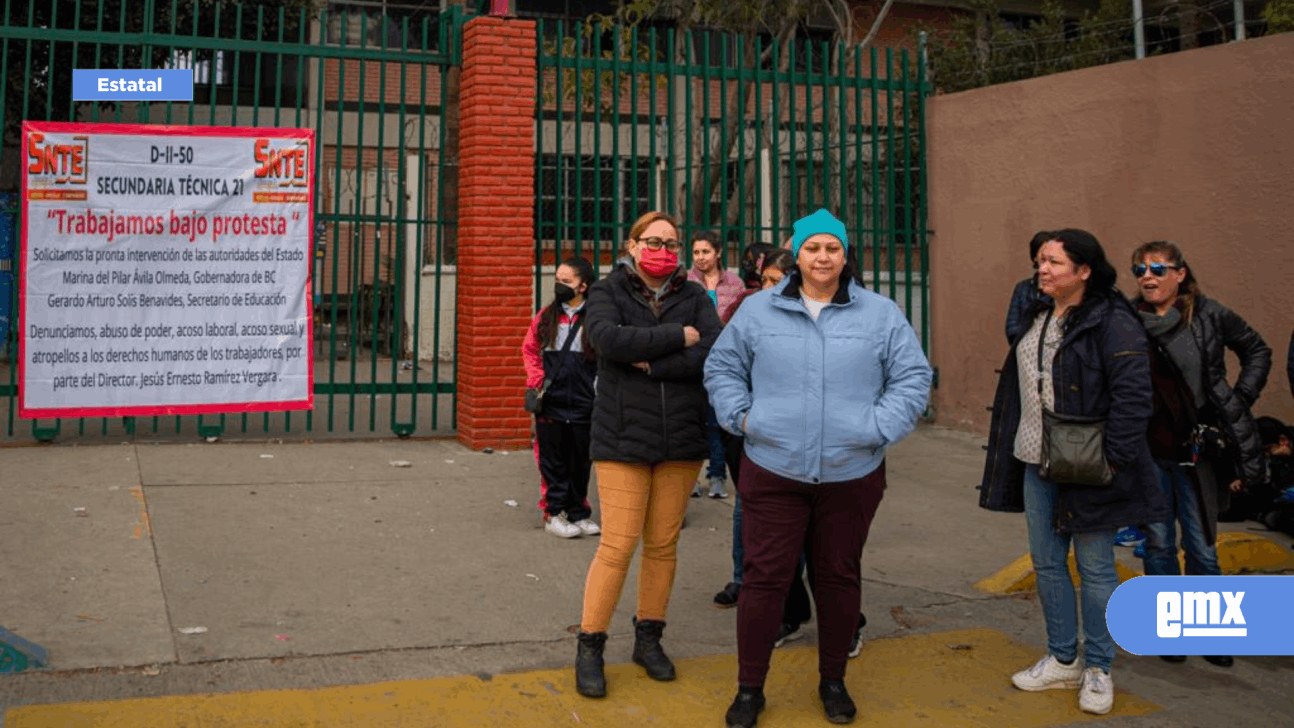 EMX-Toman maestros instalaciones de la secundaria 21; exigen la destitución del director 