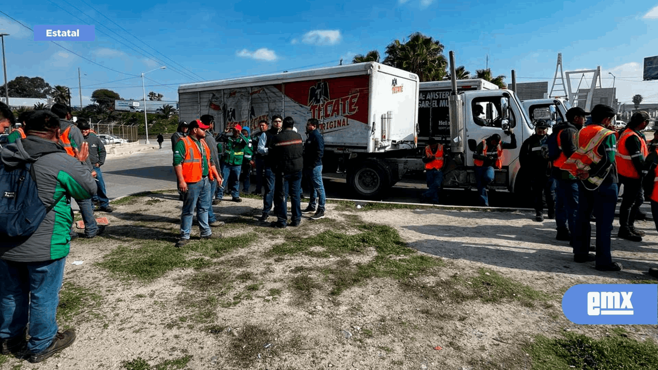 EMX-Se manifiestan trabajadores de la cervecera Tecate en Tijuana
