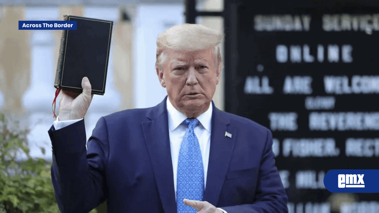 EMX-¿'God Bless the USA Bible'? Trump lanza su propia Biblia en medio de presiones financieras