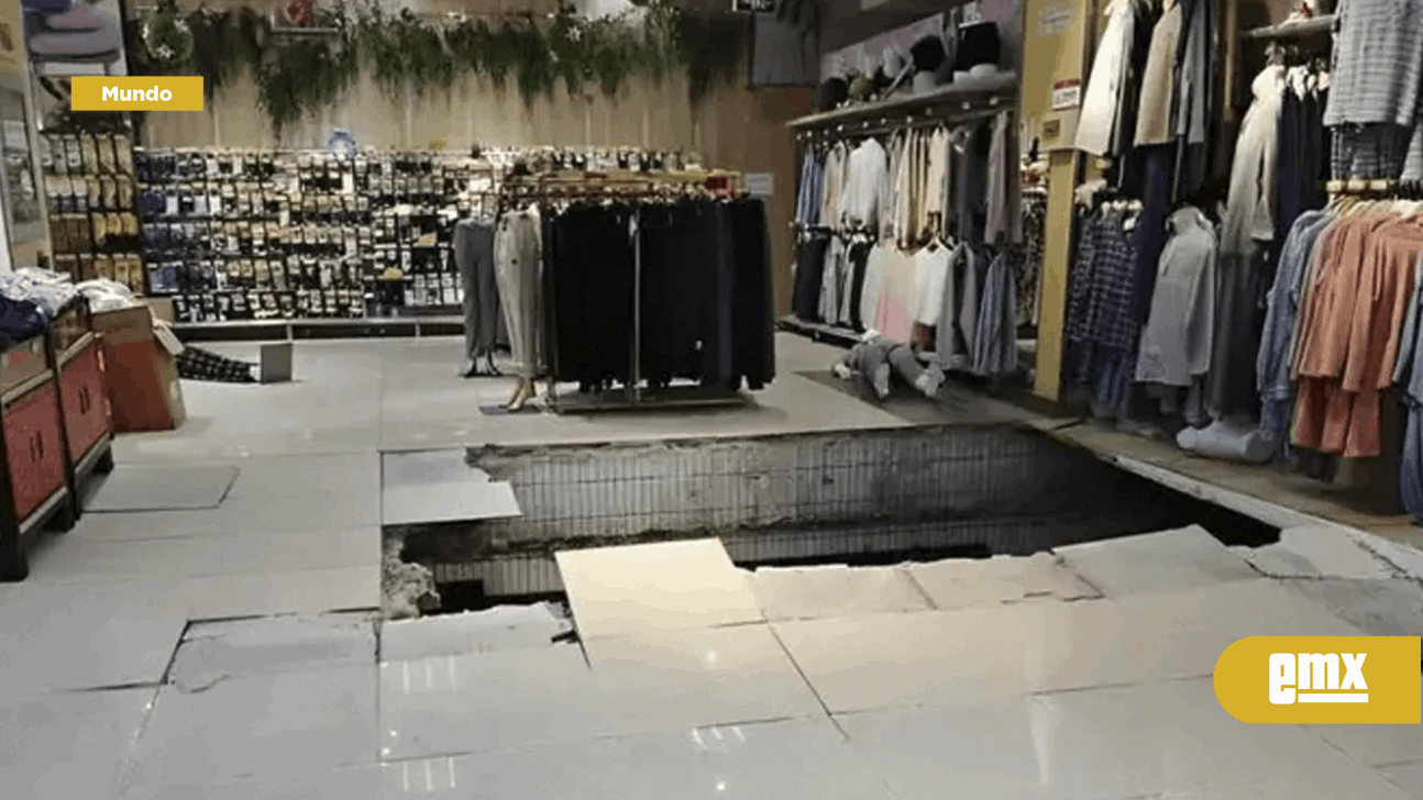 EMX-Mujer cae tras derrumbarse el piso de un centro comercial en China