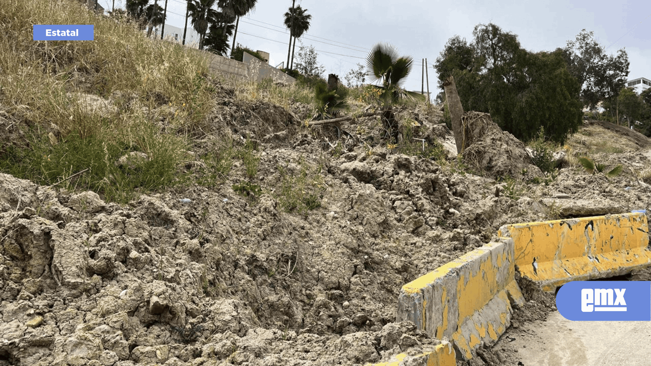 EMX-Derrumbe en la colonia Cubillas sigue sin ser removido
